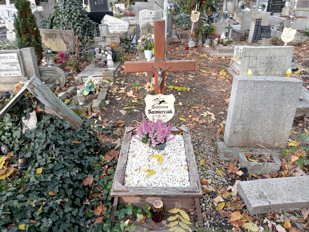 Grób BARBARA KAŹMIERCZAK 