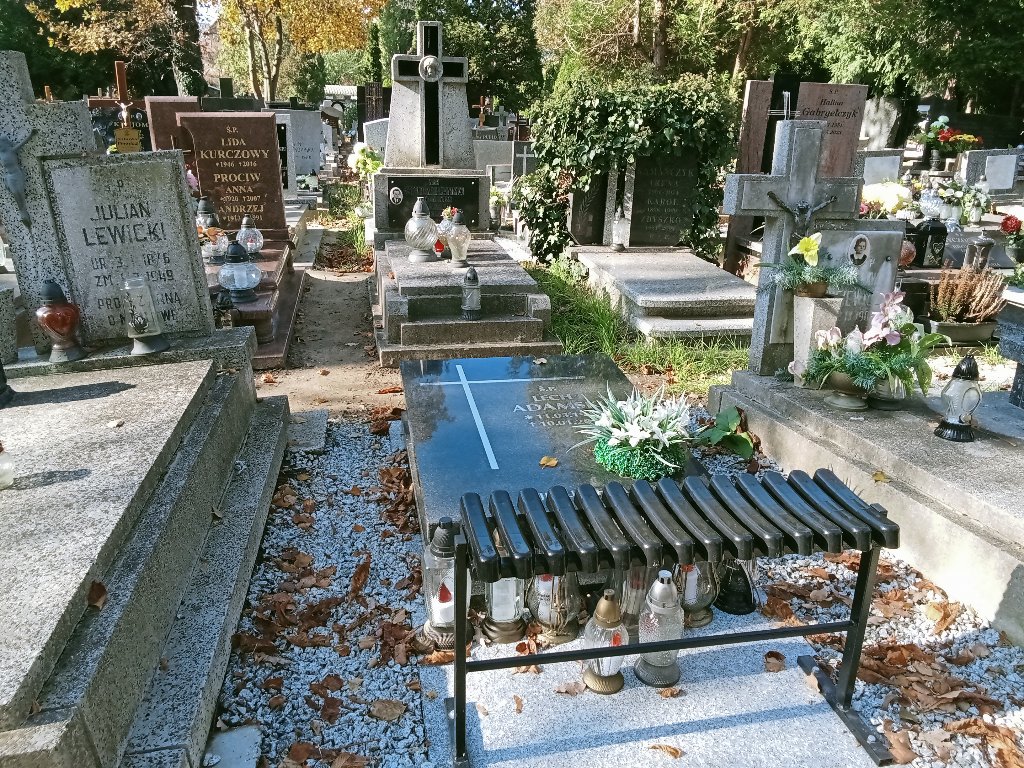 Grób LECH    ADAMSKI 