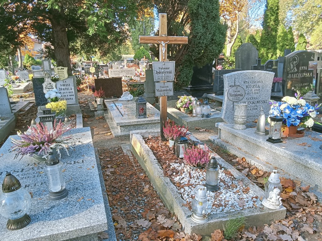 Grób FRANCISZEK MAKOWIECKI 