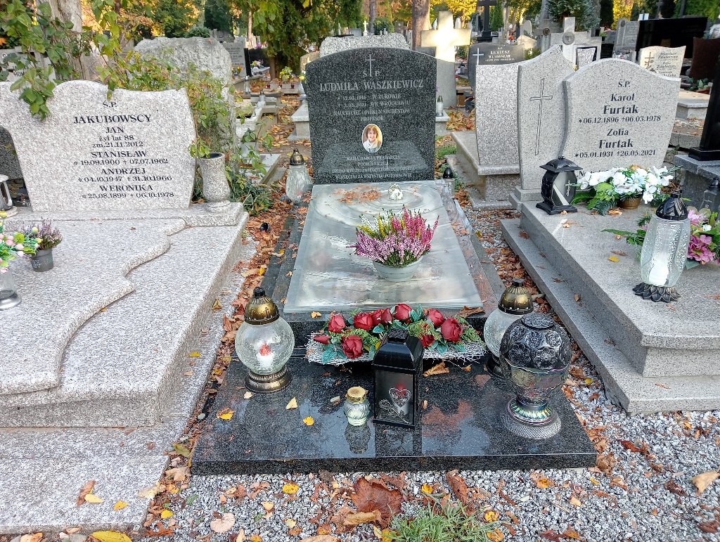 Grób LUDMIŁA WASZKIEWICZ 