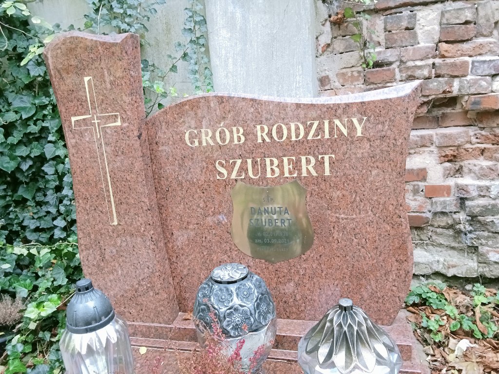 Grób DANUTA  SZUBERT 