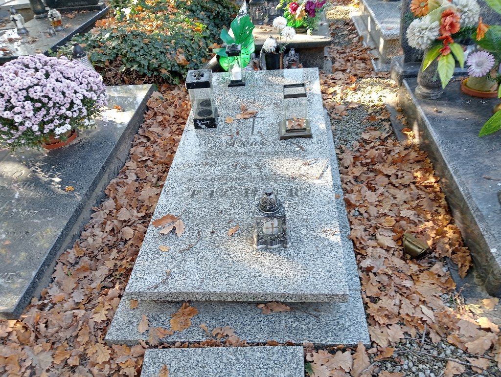 Grób Maria PICHUR 