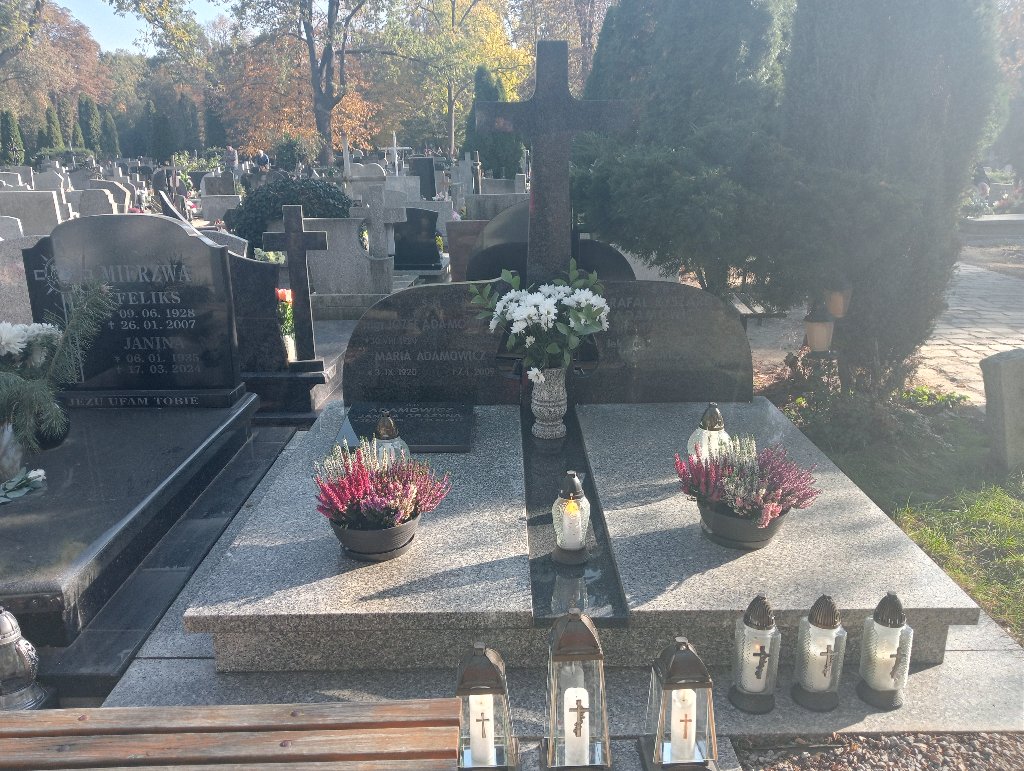 Grób Maria Adamowicz
