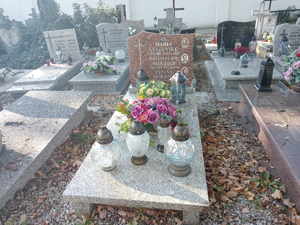 Grób Bronisław Mikusz