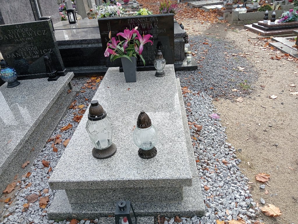 Grób JADWIGA ŁĘCKA 