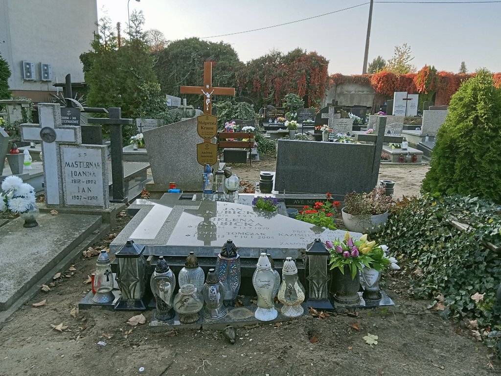 Grób ZOFIA   TOMCZAK